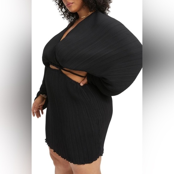 Good American long sleeved cutout plisse dress (black) small - Picture 3 of 8